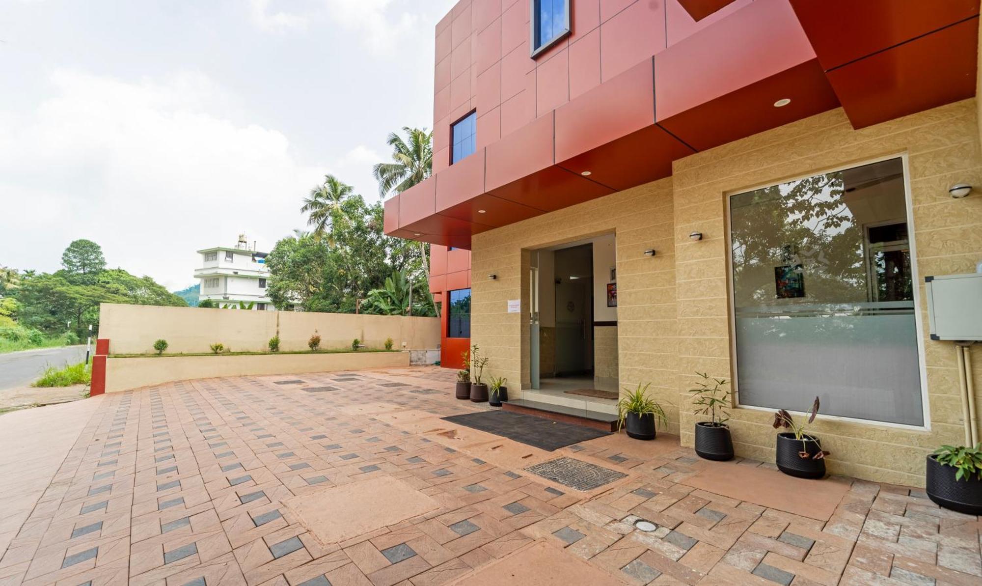 Hotel Treebo Thoduvas Star Plaza Cochin Airport Nedumbassery Exterior foto